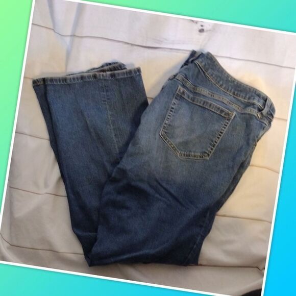 Torrid Jeans Size 22S Womens Relaxed Boot Cut Stretch Medium Wash Blue Denim ins - Picture 3 of 5